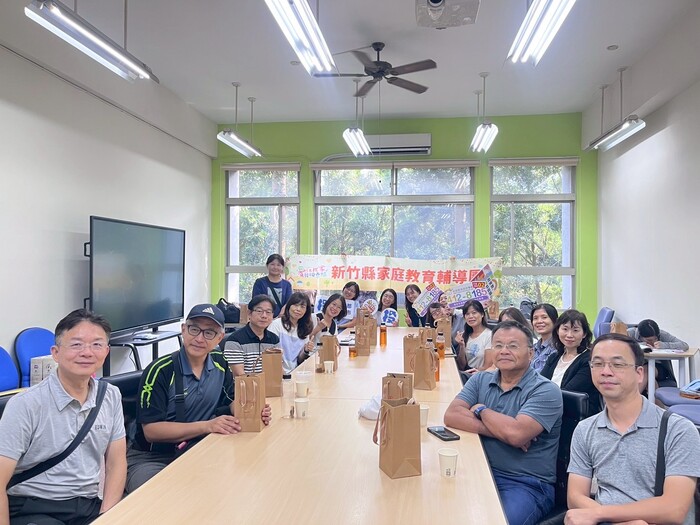 暨大家庭教育研究中心與新竹縣家庭教育輔導團交流參訪圖片
