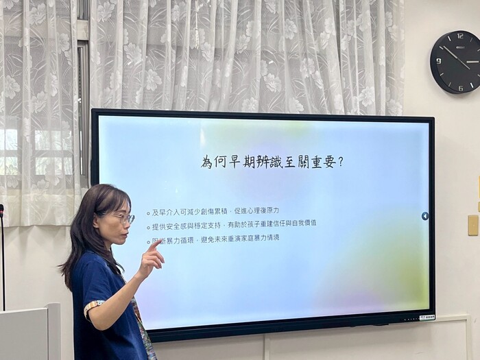 暨大家庭教育研究中心與新竹縣家庭教育輔導團交流參訪圖片